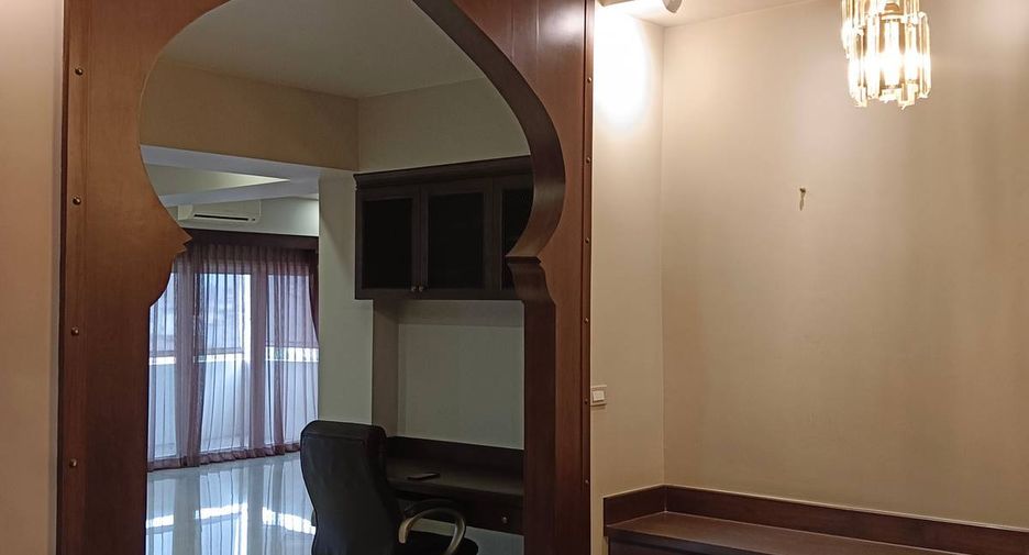 For sale 2 bedrooms condo in Bang Kapi, Bangkok