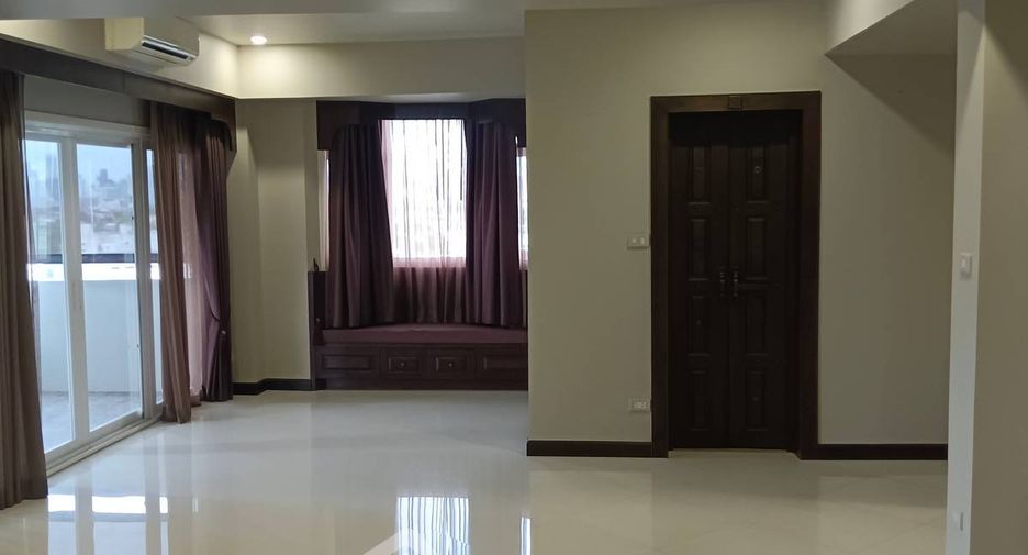 For sale 2 bedrooms condo in Bang Kapi, Bangkok