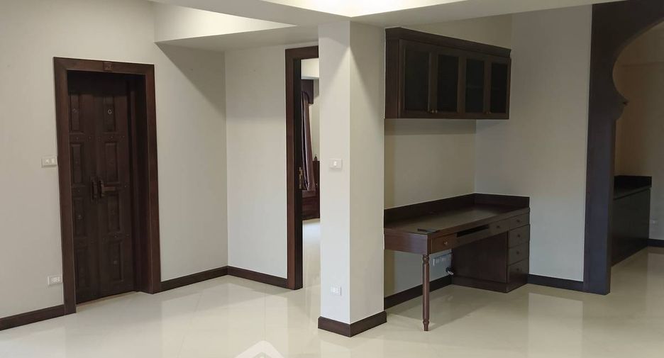 For sale 2 bedrooms condo in Bang Kapi, Bangkok