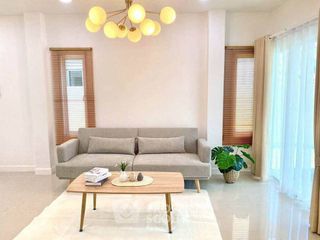 À vendre 3 chambres maison à Si Racha, Chonburi