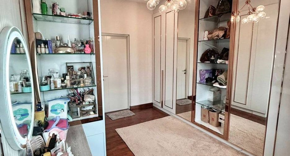 For rent and for sale 4 bedrooms house in Wang Thonglang, Bangkok