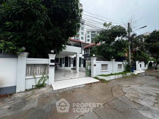 For sale 5 ベッドルーム villa in Bang Lamung, Chonburi