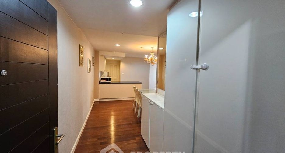 For sale 2 bedrooms condo in Huai Khwang, Bangkok
