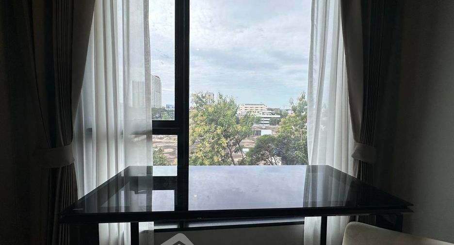 For sale 1 bed condo in Khlong Toei, Bangkok