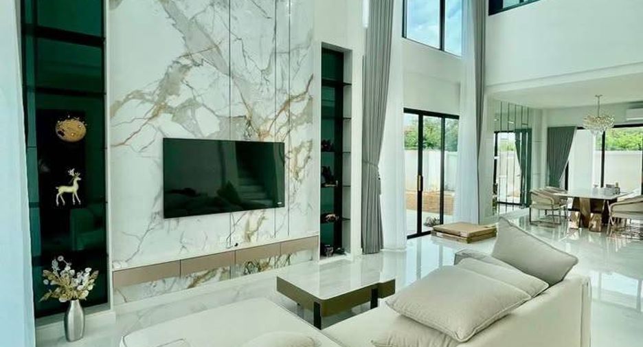 Casa en venta de 5 habitaciones en Mueang Chon Buri, Chonburi