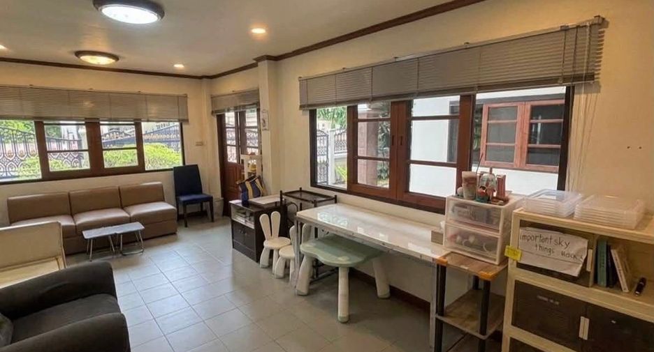 À vendre 4 chambres maison à Watthana, Bangkok