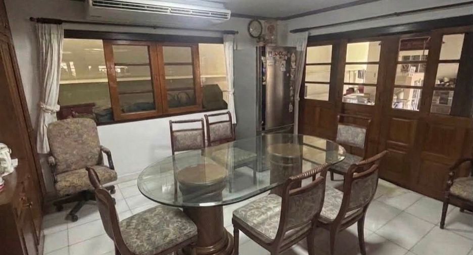 À vendre 4 chambres maison à Watthana, Bangkok