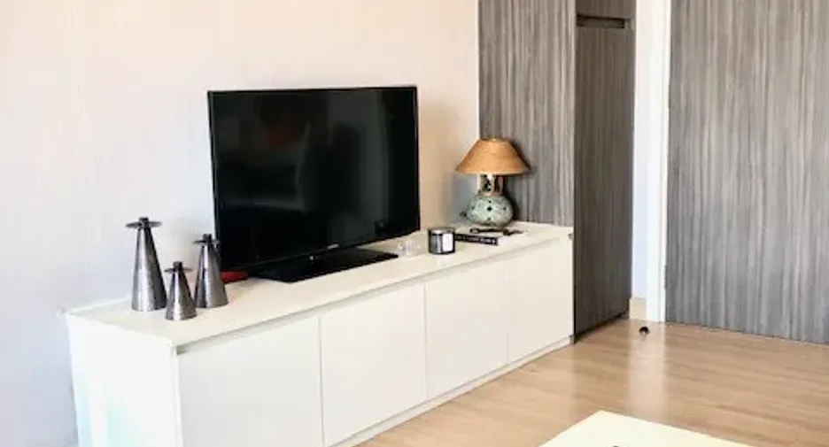 Wohnung zur Miete mit Studio in Khlong San, Bangkok