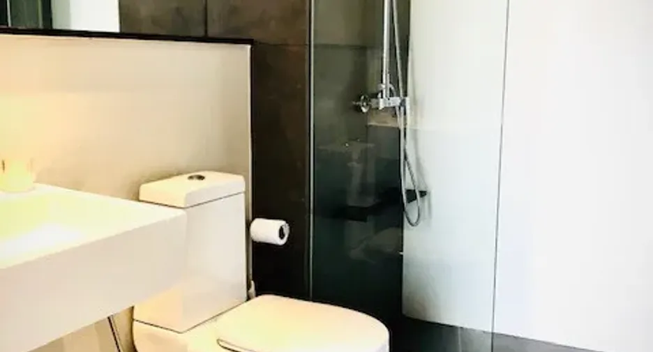 Wohnung zur Miete mit Studio in Khlong San, Bangkok