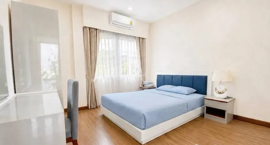 Casa en alquiler de 5 habitaciones en Prawet, Bangkok