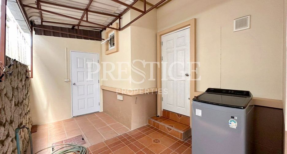 Casa en alquiler de 3 habitaciones en Bang Lamung, Chonburi