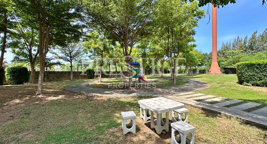 Casa en alquiler de 3 habitaciones en Bang Lamung, Chonburi