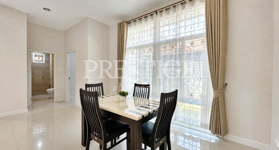 Casa en alquiler de 3 habitaciones en Bang Lamung, Chonburi