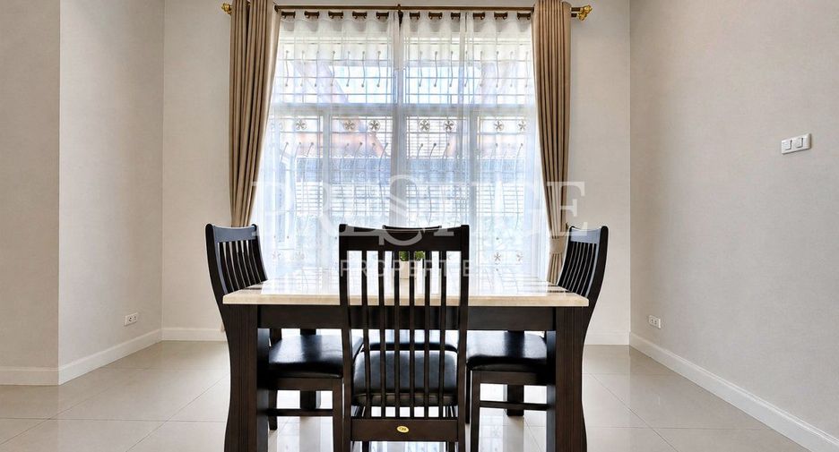 Casa en alquiler de 3 habitaciones en Bang Lamung, Chonburi