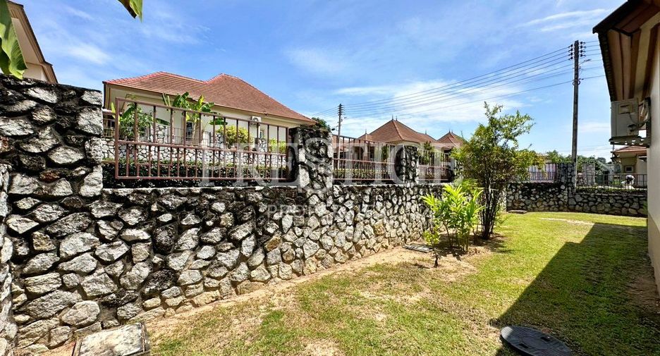 Casa en alquiler de 3 habitaciones en Bang Lamung, Chonburi