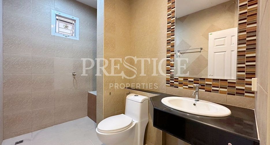Casa en alquiler de 3 habitaciones en Bang Lamung, Chonburi