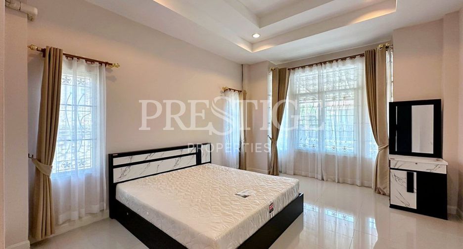 Casa en alquiler de 3 habitaciones en Bang Lamung, Chonburi