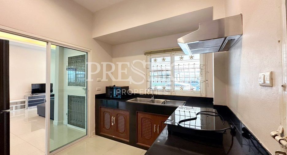 Casa en alquiler de 3 habitaciones en Bang Lamung, Chonburi