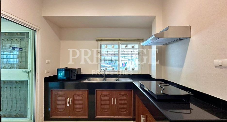 Casa en alquiler de 3 habitaciones en Bang Lamung, Chonburi