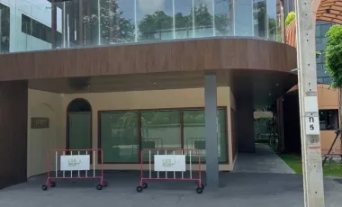 For sale and for rent retail Space in Watthana, Bangkok