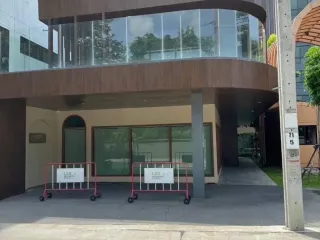 For sale and for rent retail Space in Watthana, Bangkok