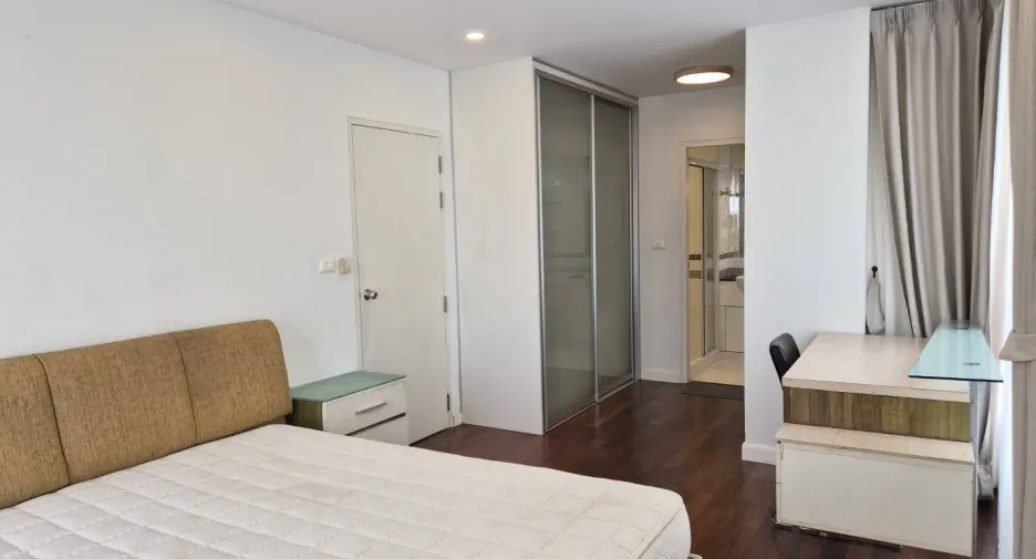 For rent 2 bedrooms condo in Yan Nawa, Bangkok