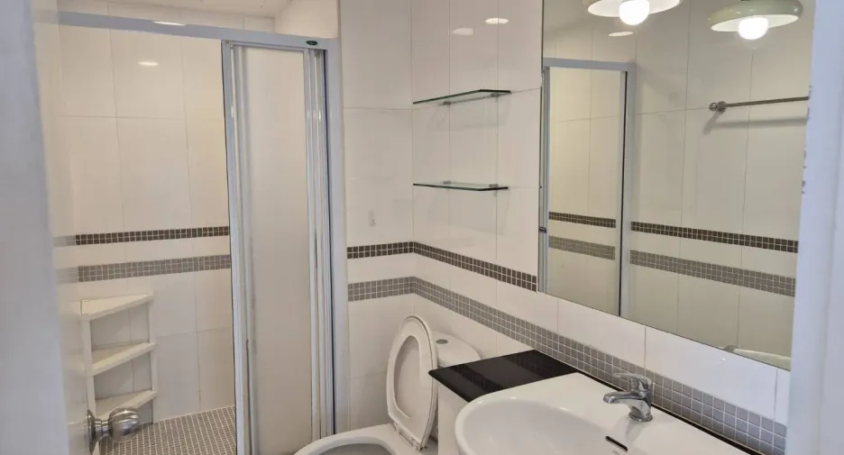 For rent 2 bedrooms condo in Yan Nawa, Bangkok