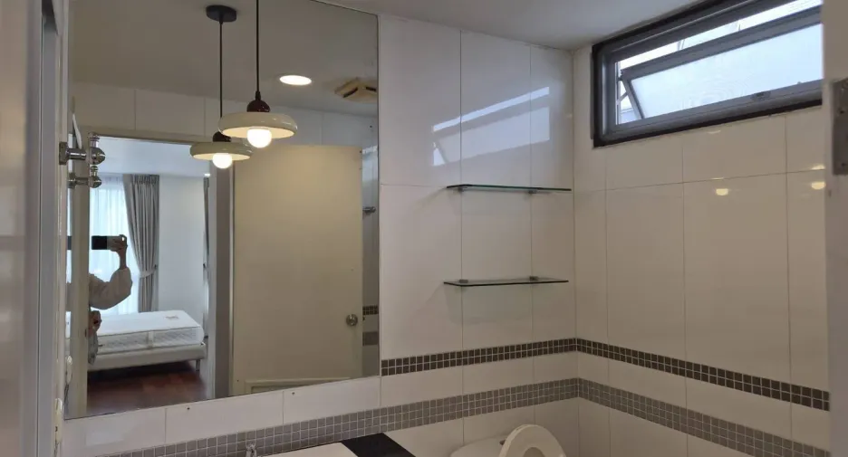 For rent 2 bedrooms condo in Yan Nawa, Bangkok