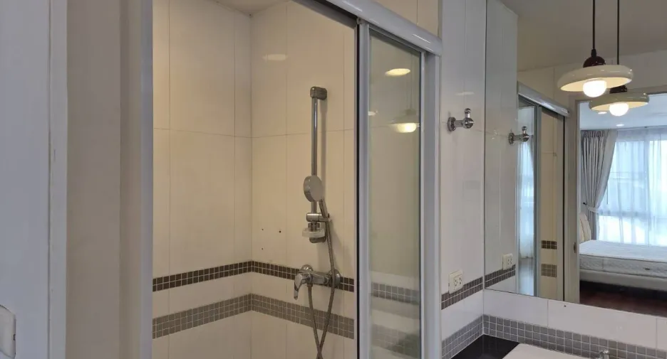 For rent 2 bedrooms condo in Yan Nawa, Bangkok