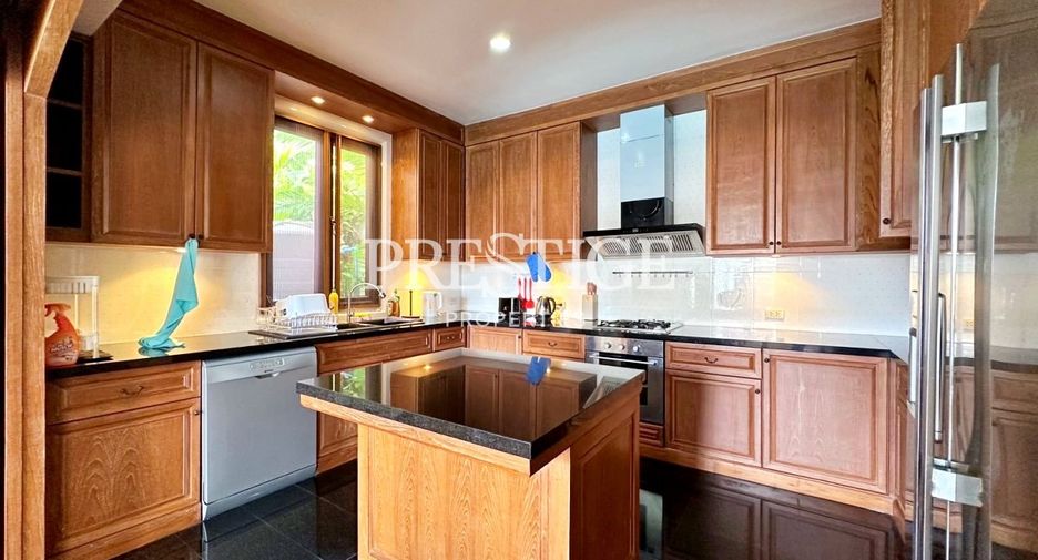 For sale 4 bedrooms house in Na Jomtien, Pattaya