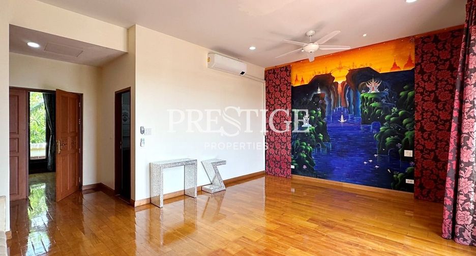 For sale 4 bedrooms house in Na Jomtien, Pattaya