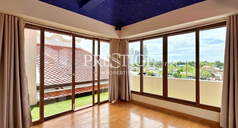 For sale 4 bedrooms house in Na Jomtien, Pattaya