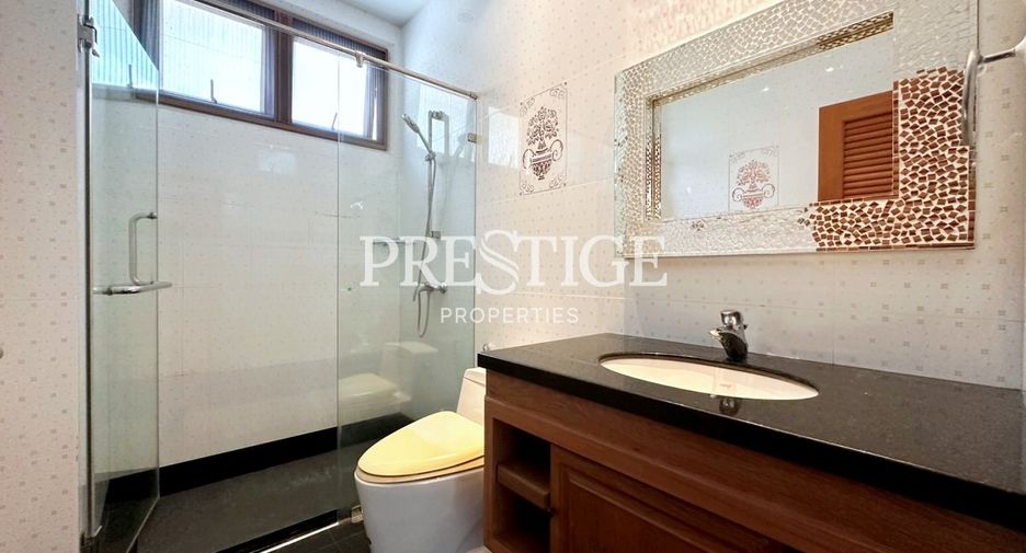 For sale 4 bedrooms house in Na Jomtien, Pattaya