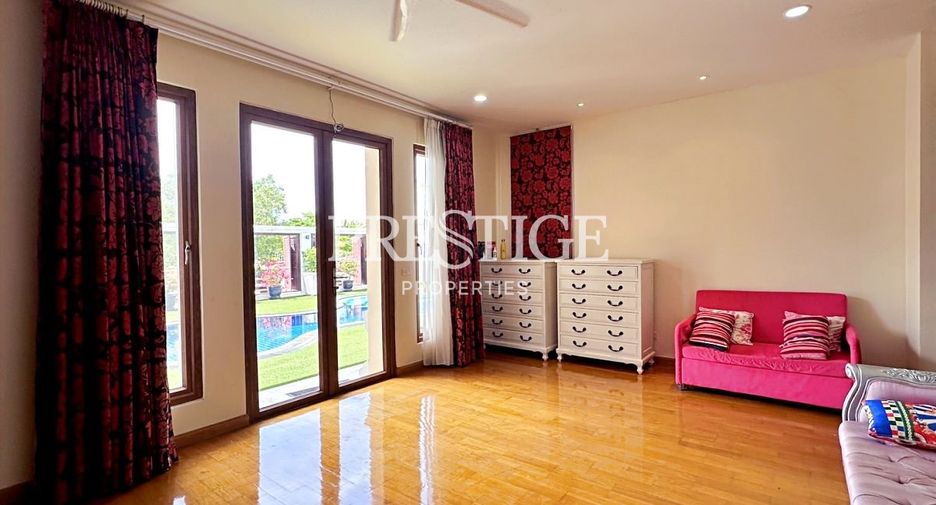 For sale 4 bedrooms house in Na Jomtien, Pattaya
