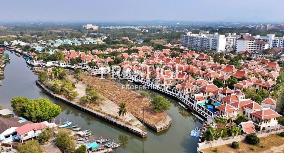 For sale 4 bedrooms house in Na Jomtien, Pattaya