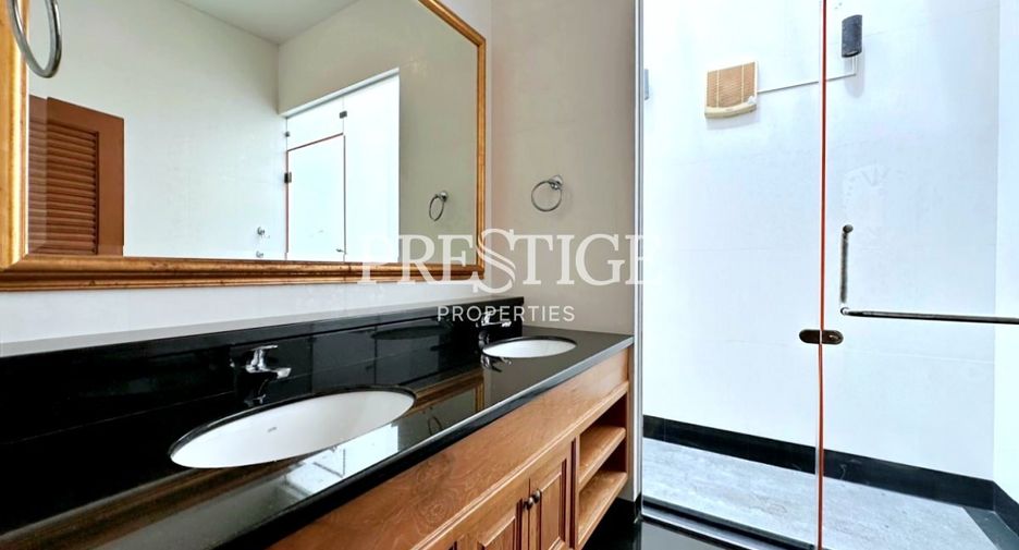 For sale 4 bedrooms house in Na Jomtien, Pattaya