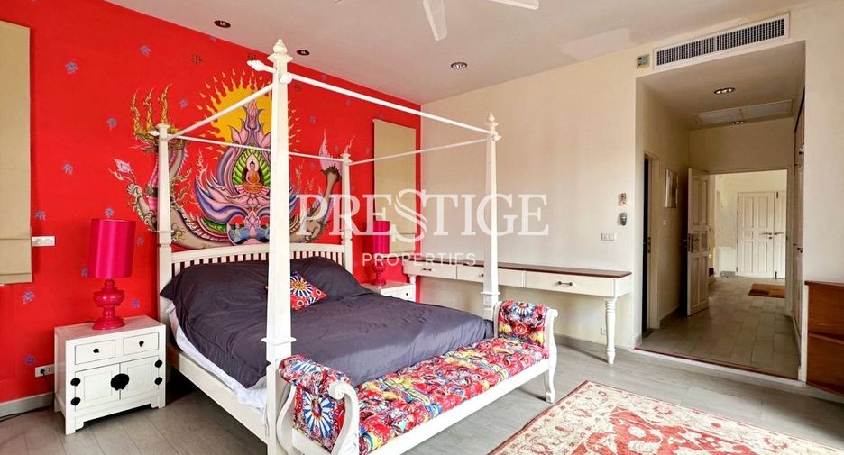 For sale 4 bedrooms house in Na Jomtien, Pattaya