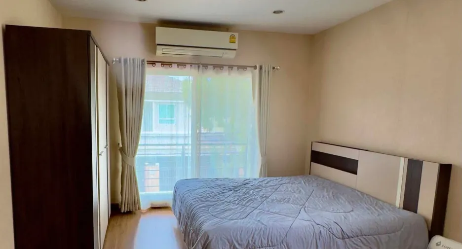 For rent 3 bedrooms house in San Kamphaeng, Chiang Mai