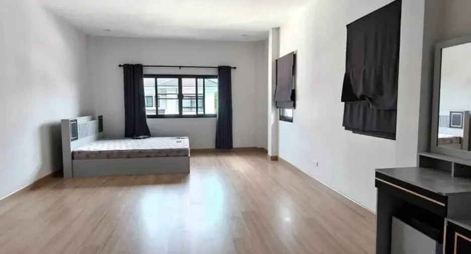 For rent 3 bedrooms house in Saraphi, Chiang Mai