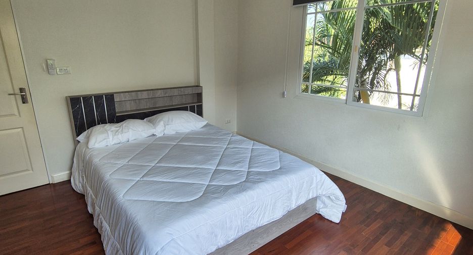 For rent 4 bedrooms house in Mueang Chiang Mai, Chiang Mai