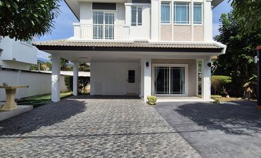 For rent 4 bedrooms house in Mueang Chiang Mai, Chiang Mai