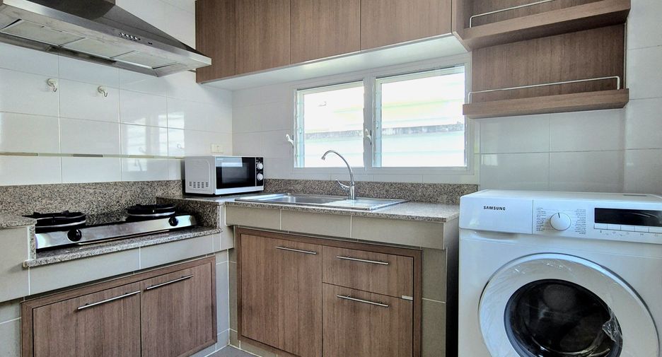 For rent 4 bedrooms house in Mueang Chiang Mai, Chiang Mai