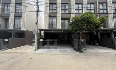 出租 3 卧室 联排别墅 在 Prawet, 曼谷