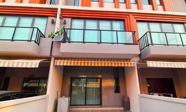 For sale 4 bedrooms townhouse in Prawet, Bangkok