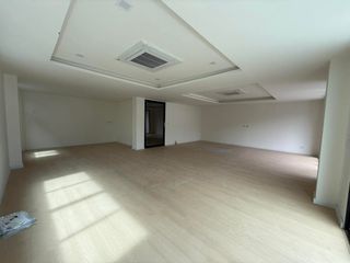 For sale and for rent office in Wang Thonglang, Bangkok