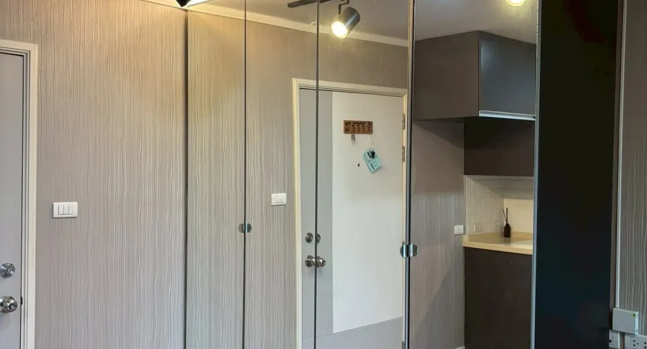 For sale 1 bed condo in Huai Khwang, Bangkok