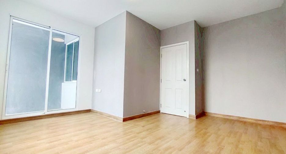 Casa adosada en venta de 3 habitaciones en Khlong Sam Wa, Bangkok