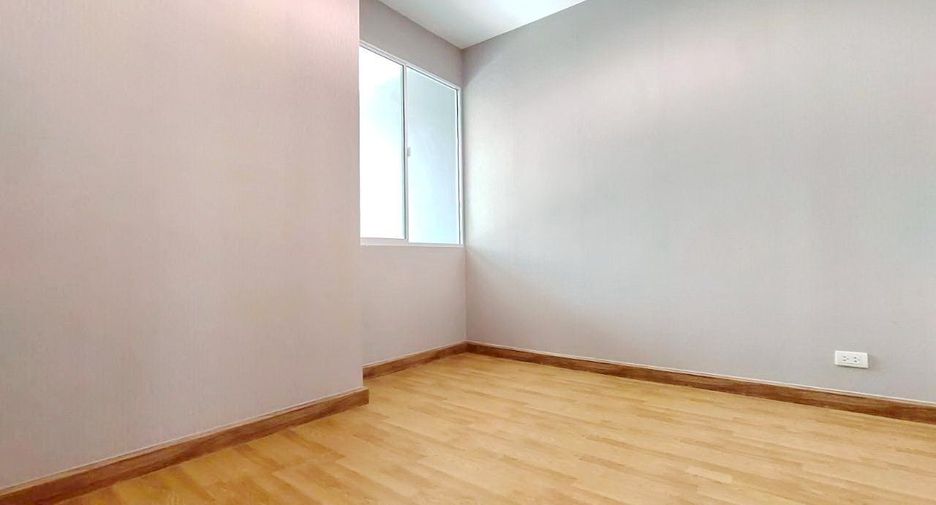 Casa adosada en venta de 3 habitaciones en Khlong Sam Wa, Bangkok