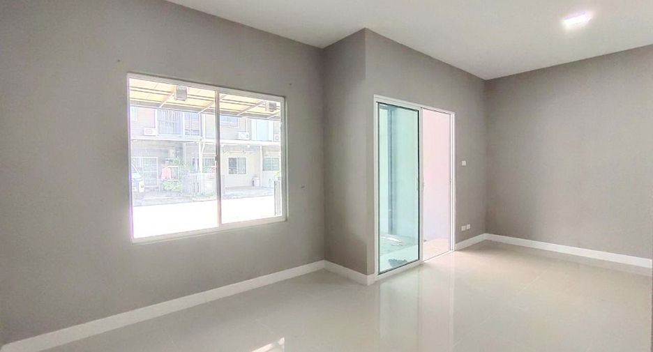 Casa adosada en venta de 3 habitaciones en Khlong Sam Wa, Bangkok