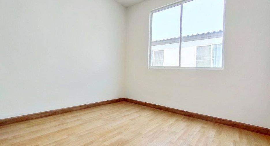 Casa adosada en venta de 3 habitaciones en Khlong Sam Wa, Bangkok